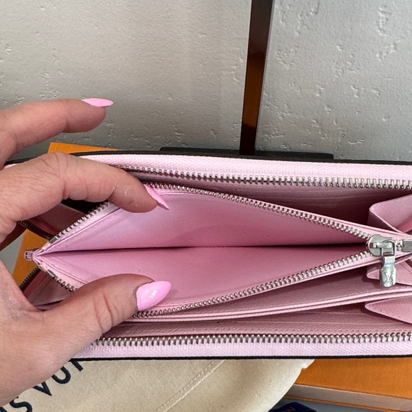 Louis Vuitton Pink Escale patterned zippy full inclusion - Picture 8 of 9